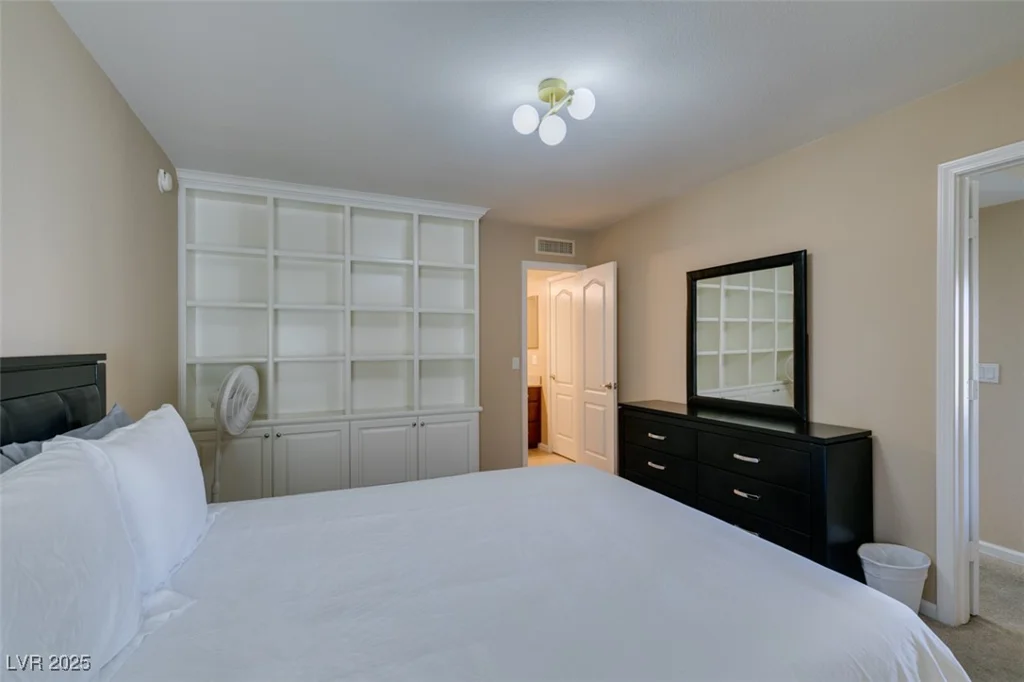 668 Oakmont, Las Vegas, NV 89109