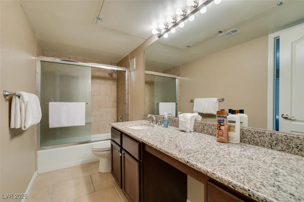 668 Oakmont, Las Vegas, NV 89109