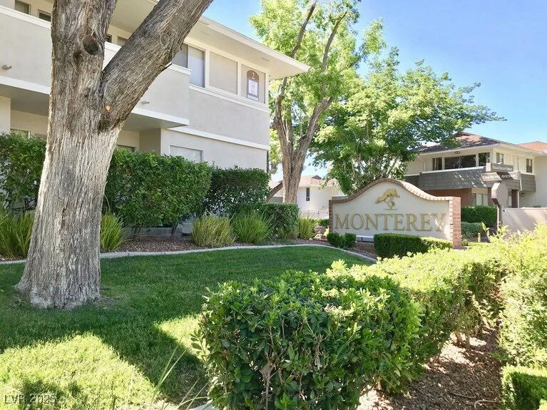 668 Oakmont, Las Vegas, NV 89109