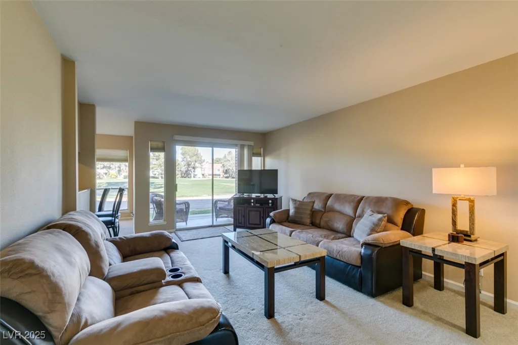 668 Oakmont, Las Vegas, NV 89109