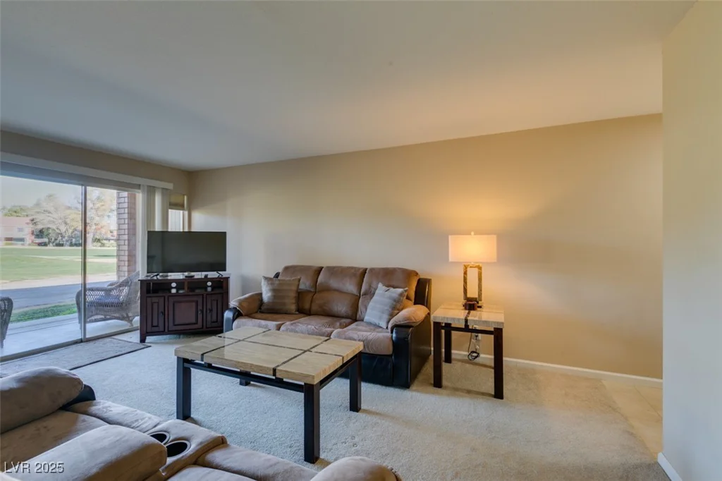 668 Oakmont, Las Vegas, NV 89109