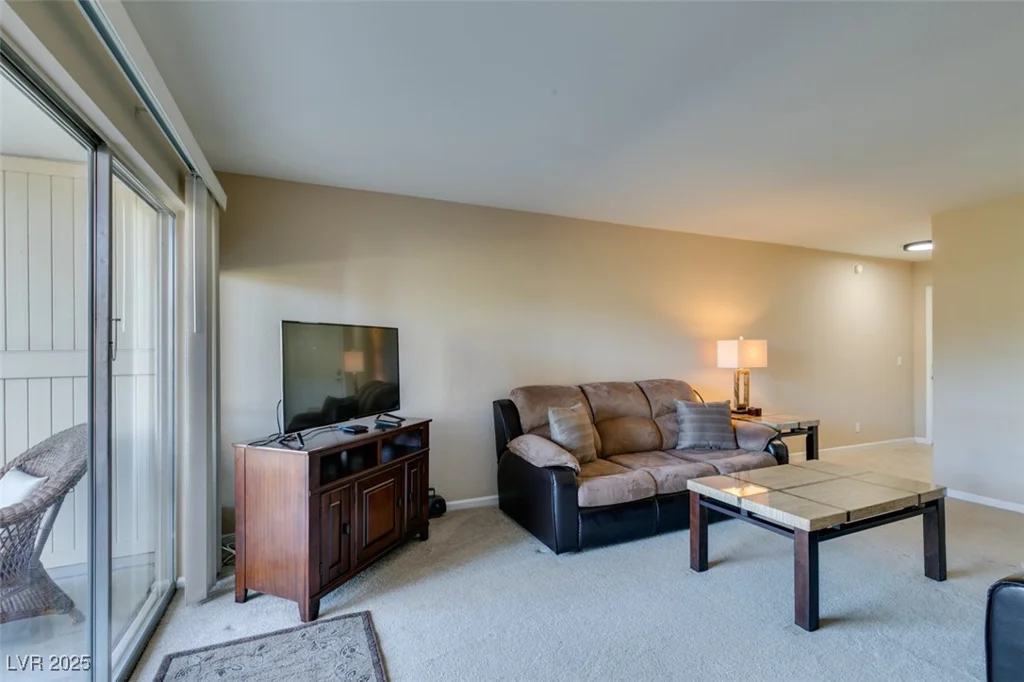 668 Oakmont, Las Vegas, NV 89109