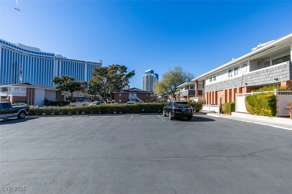 668 Oakmont, Las Vegas, NV 89109