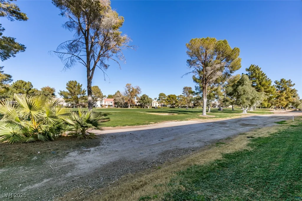 668 Oakmont, Las Vegas, NV 89109