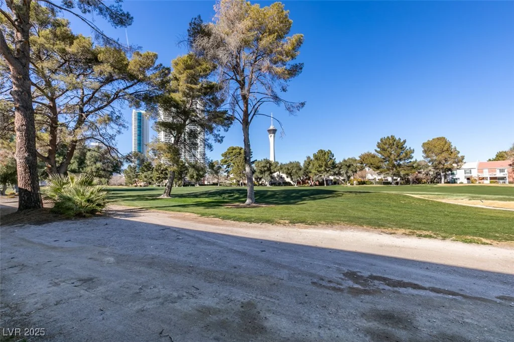 668 Oakmont, Las Vegas, NV 89109