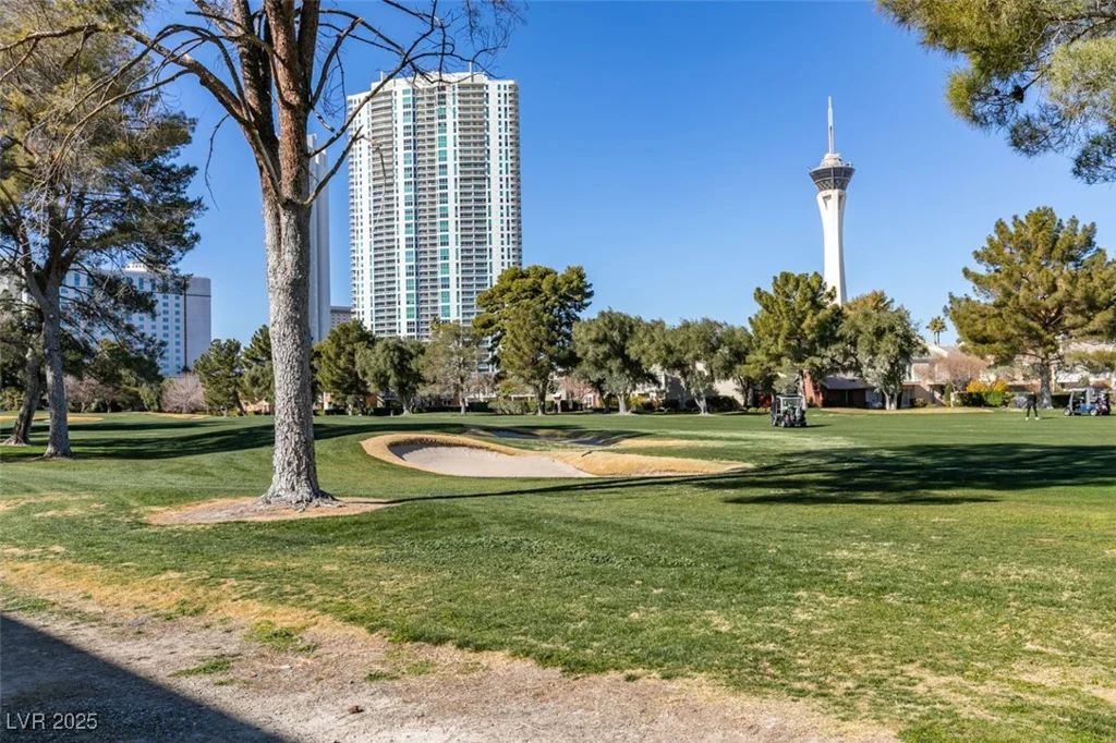 668 Oakmont, Las Vegas, NV 89109