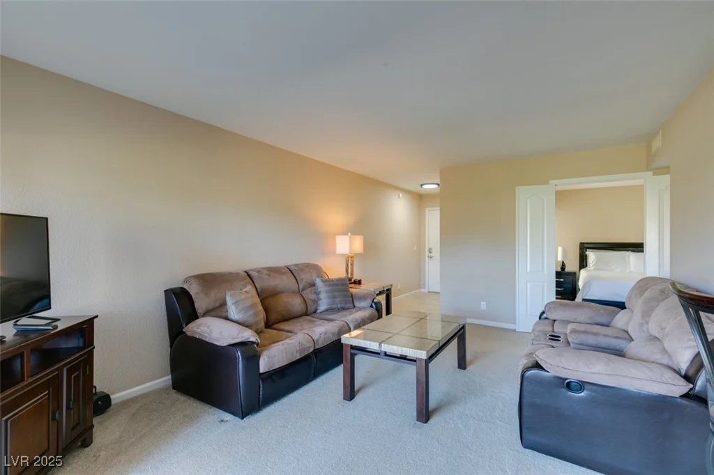 668 Oakmont, Las Vegas, NV 89109