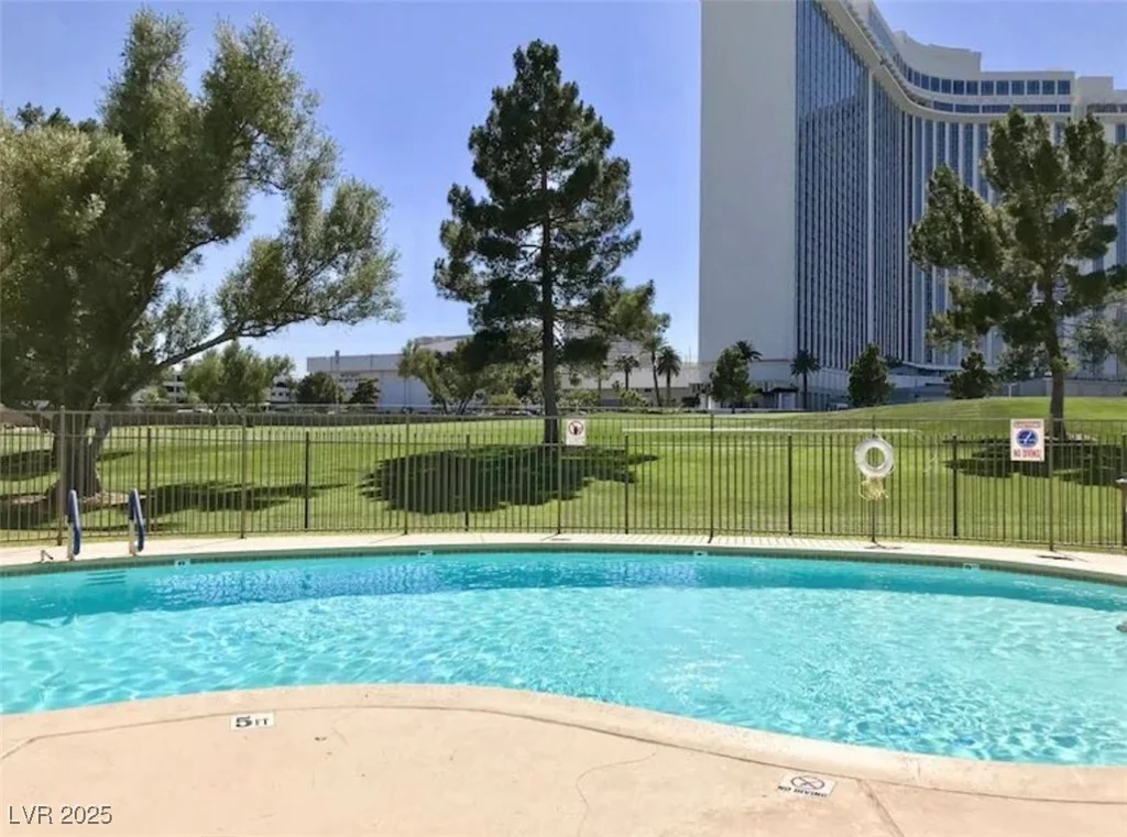 668 Oakmont, Las Vegas, NV 89109