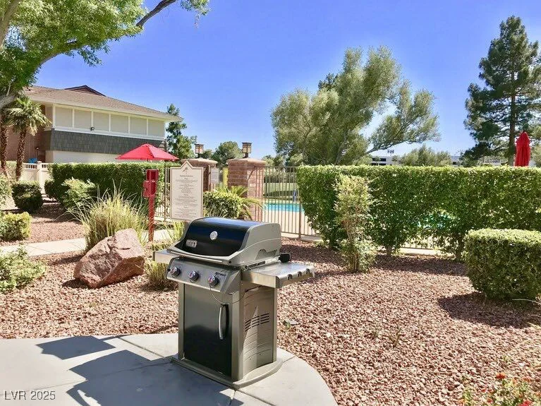 668 Oakmont, Las Vegas, NV 89109