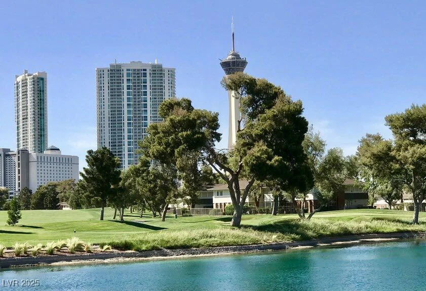 668 Oakmont, Las Vegas, NV 89109