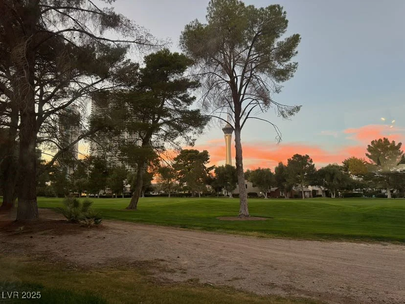 668 Oakmont, Las Vegas, NV 89109