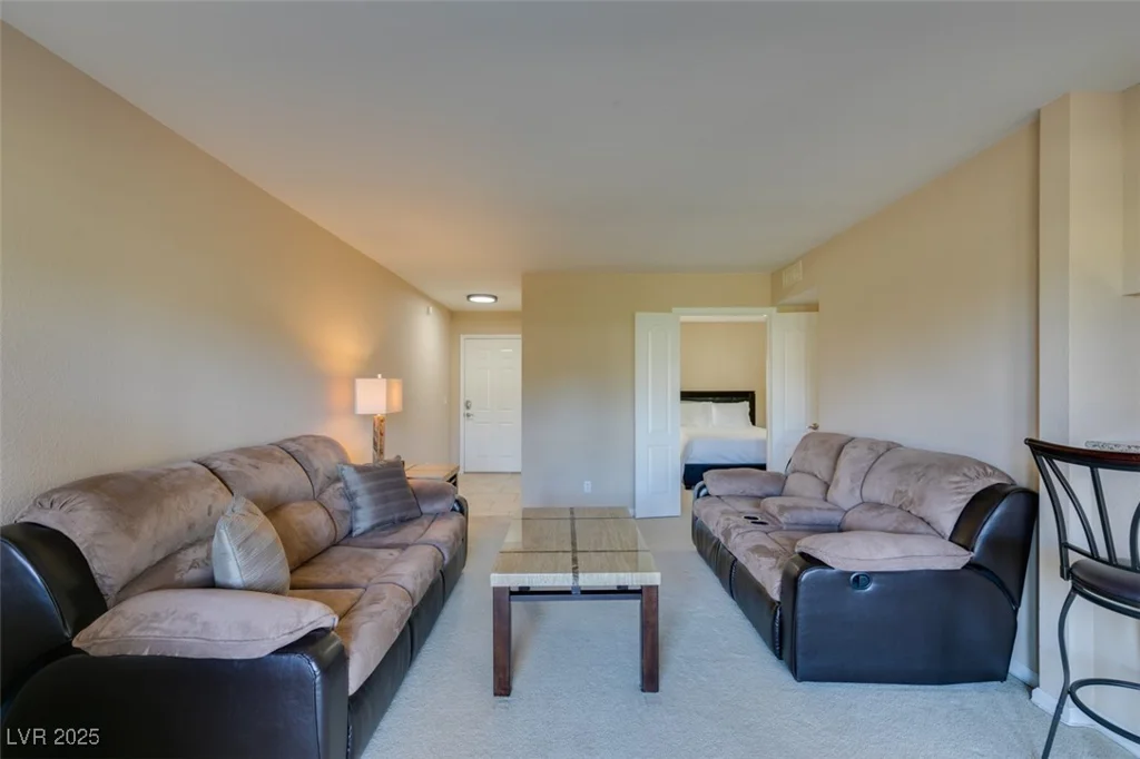 668 Oakmont, Las Vegas, NV 89109