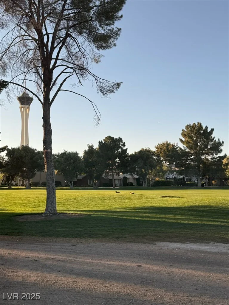668 Oakmont, Las Vegas, NV 89109