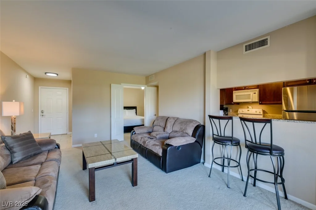 668 Oakmont, Las Vegas, NV 89109