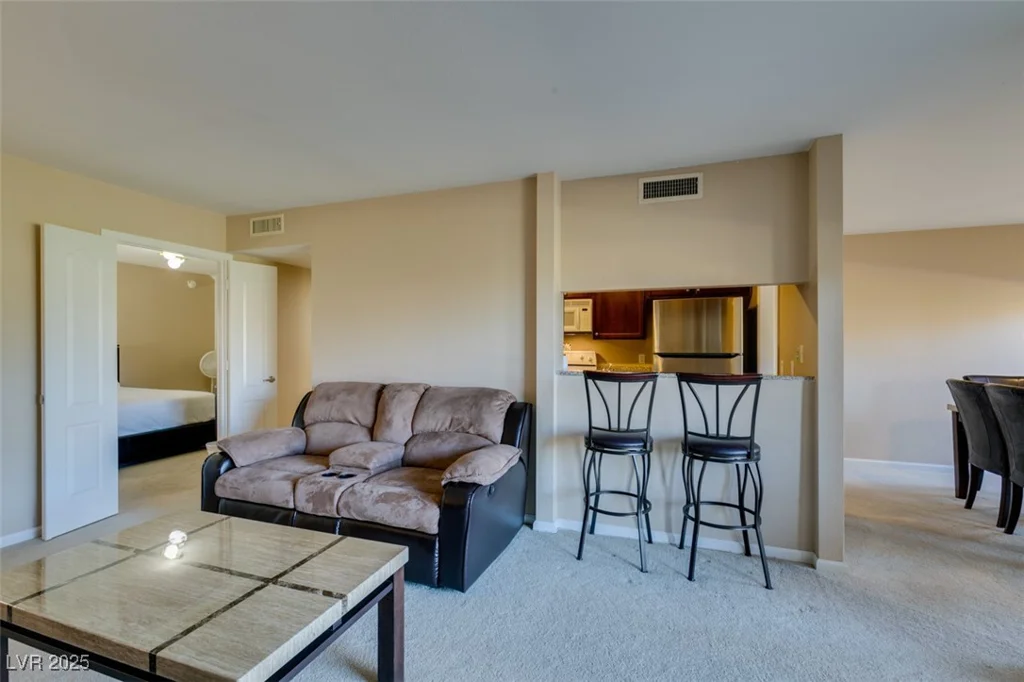 668 Oakmont, Las Vegas, NV 89109