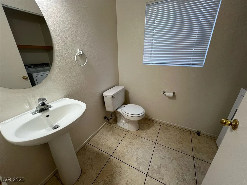 8704 Autumn Wreath, Las Vegas, NV 89129