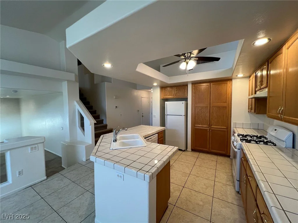 8704 Autumn Wreath, Las Vegas, NV 89129