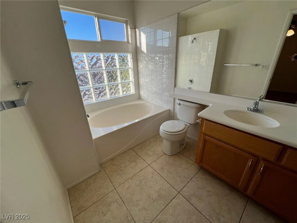 8704 Autumn Wreath, Las Vegas, NV 89129