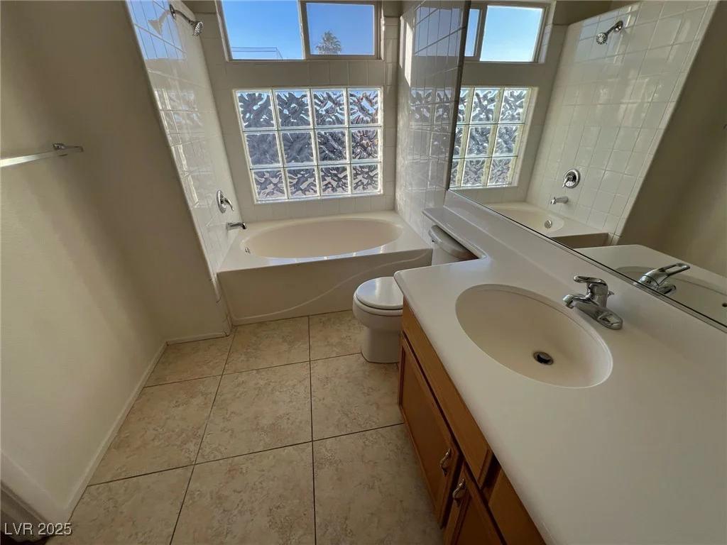 8704 Autumn Wreath, Las Vegas, NV 89129
