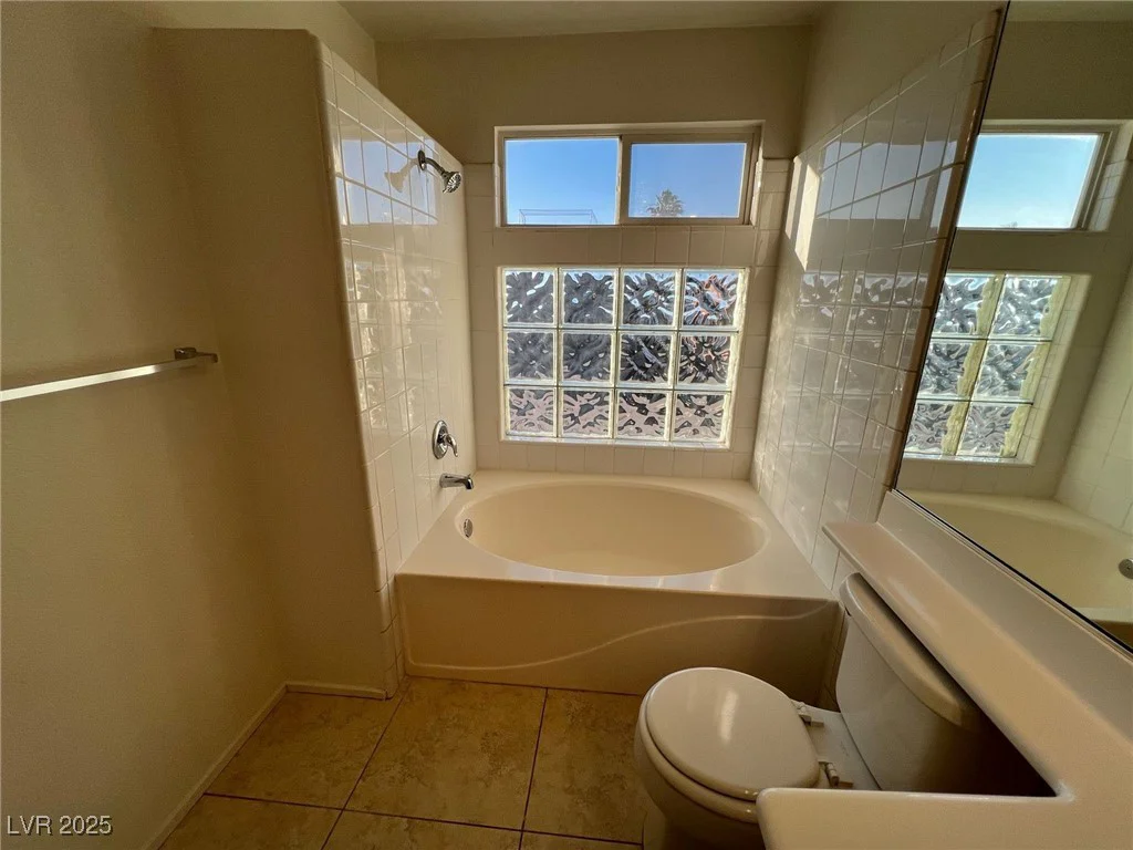 8704 Autumn Wreath, Las Vegas, NV 89129