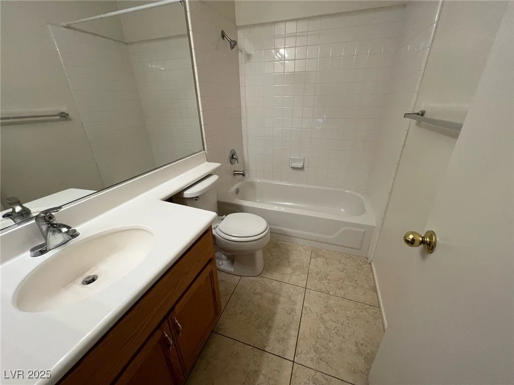 8704 Autumn Wreath, Las Vegas, NV 89129