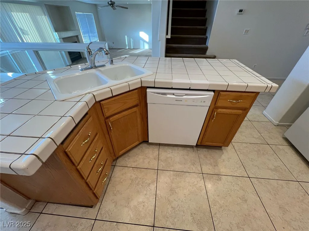 8704 Autumn Wreath, Las Vegas, NV 89129