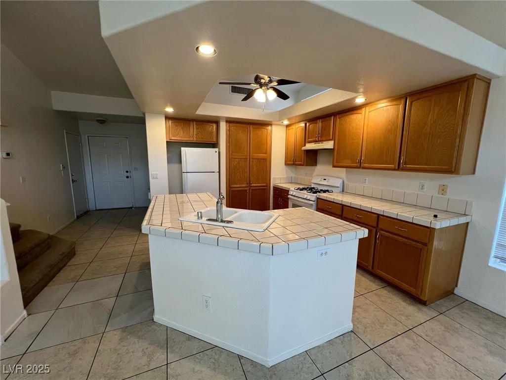 8704 Autumn Wreath, Las Vegas, NV 89129