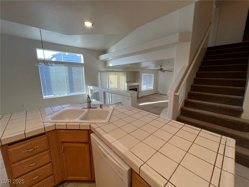 8704 Autumn Wreath, Las Vegas, NV 89129
