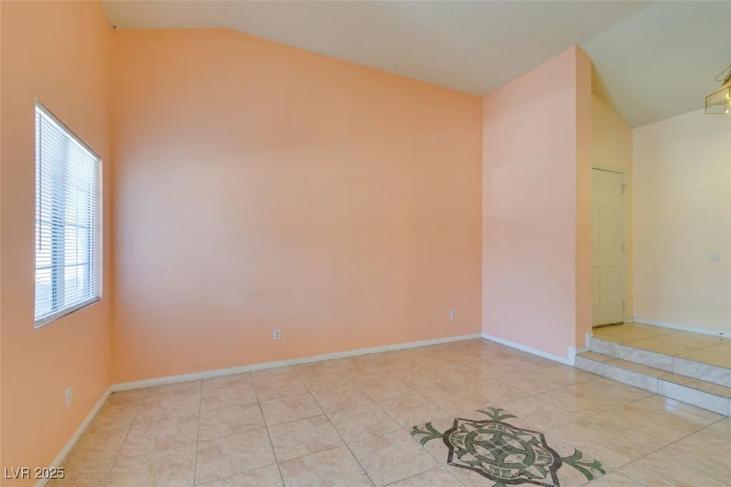 3127 Kennewick, Las Vegas, NV 89121