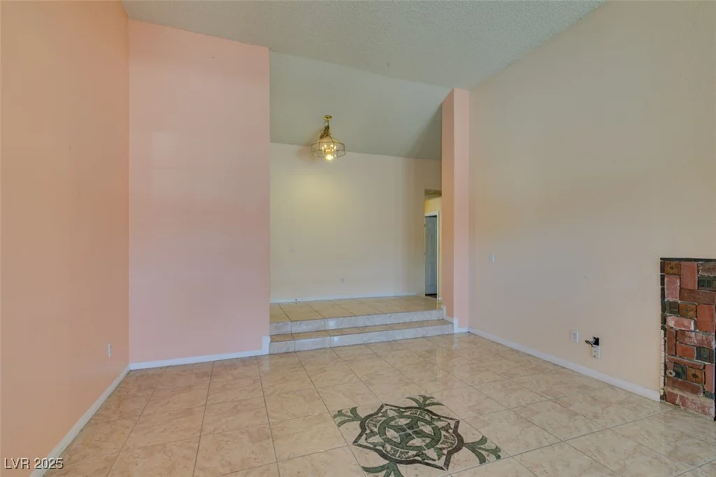 3127 Kennewick, Las Vegas, NV 89121