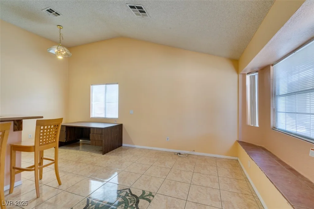 3127 Kennewick, Las Vegas, NV 89121