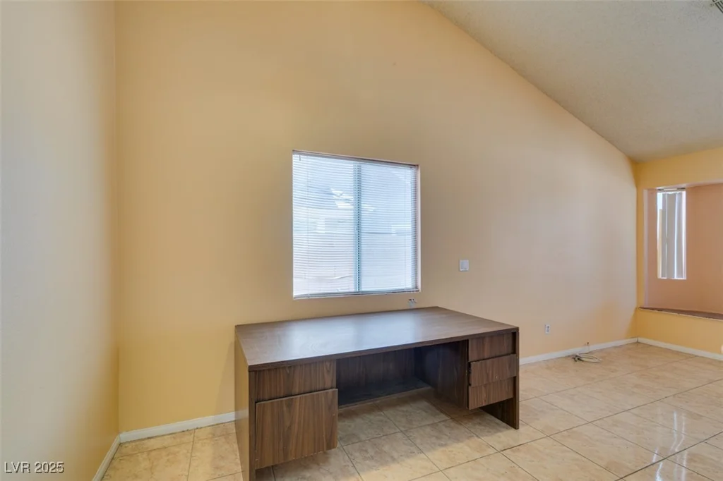 3127 Kennewick, Las Vegas, NV 89121