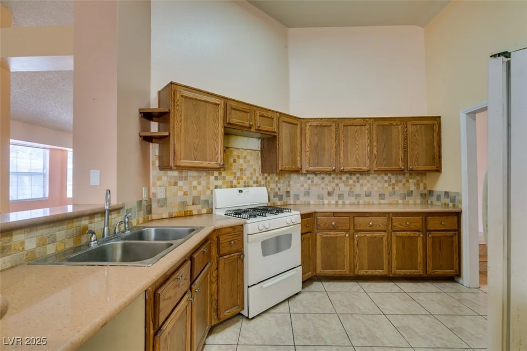 3127 Kennewick, Las Vegas, NV 89121