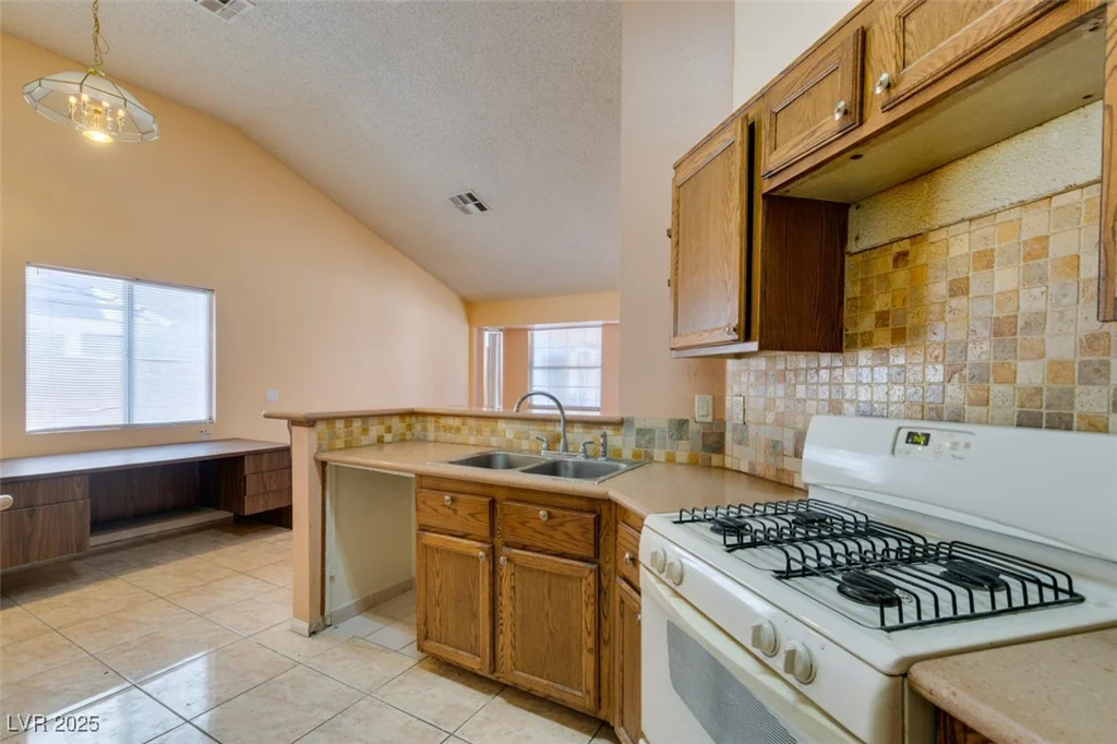 3127 Kennewick, Las Vegas, NV 89121
