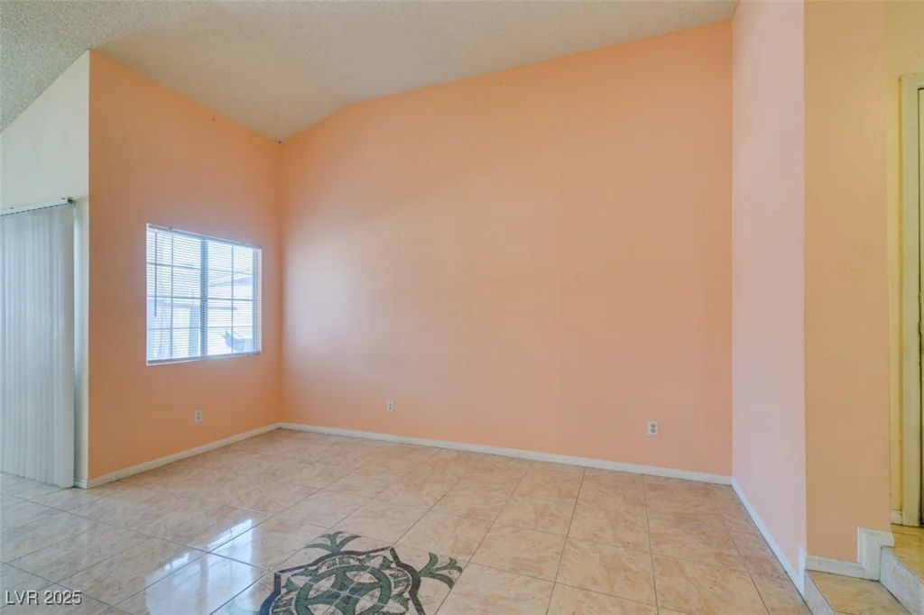 3127 Kennewick, Las Vegas, NV 89121