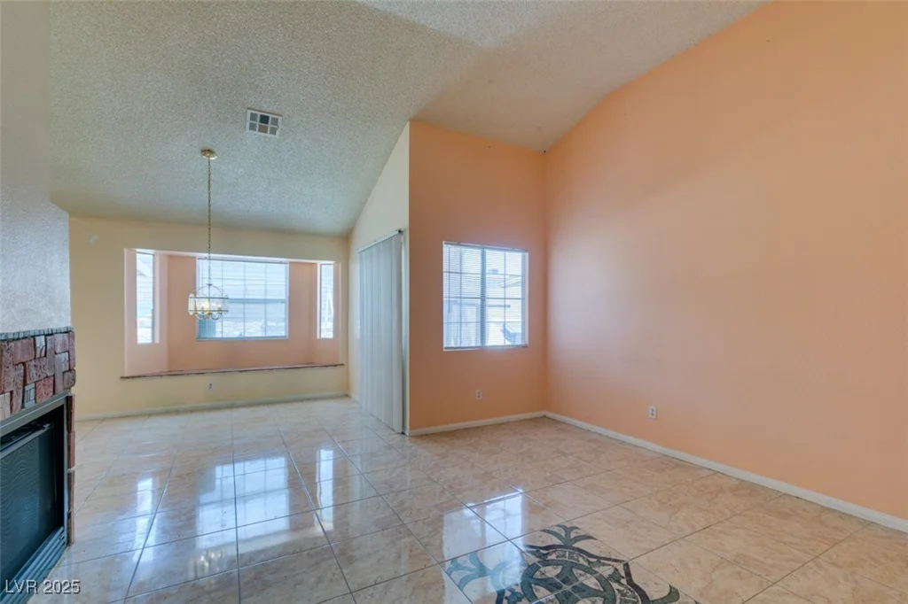 3127 Kennewick, Las Vegas, NV 89121
