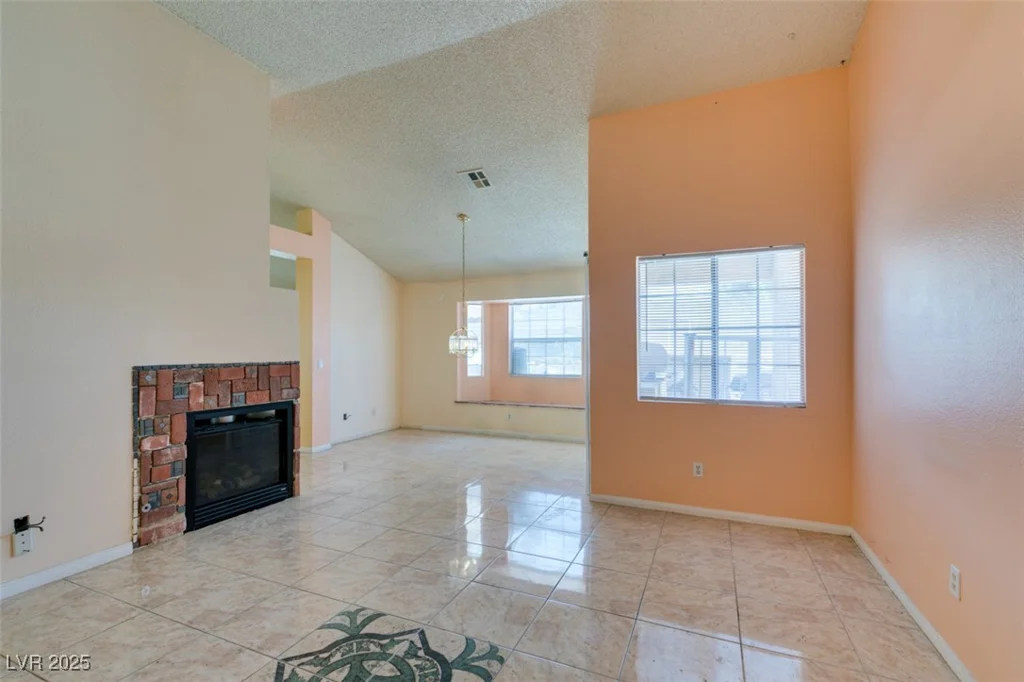 3127 Kennewick, Las Vegas, NV 89121