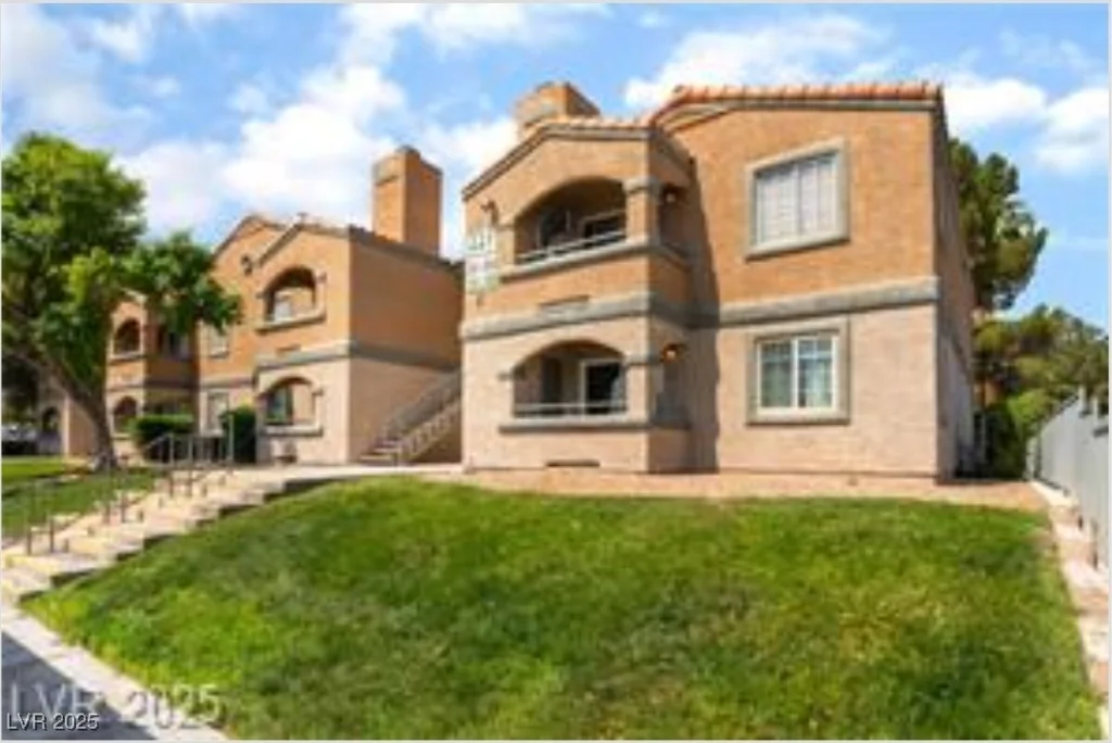 221 Mission Catalina, Las Vegas, NV 89107