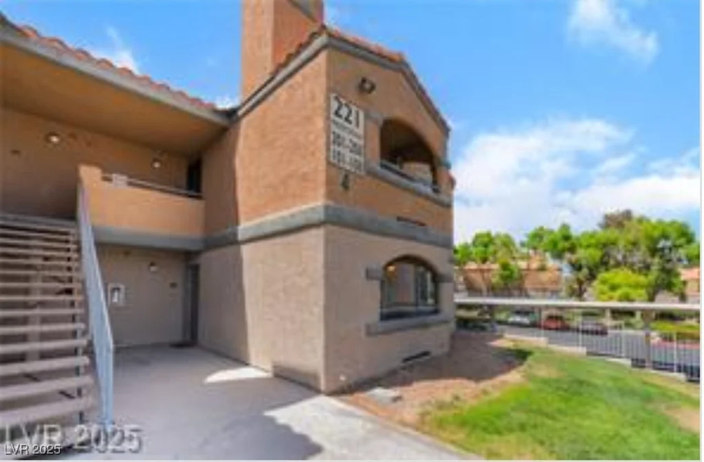 221 Mission Catalina, Las Vegas, NV 89107