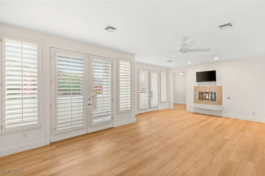 1905 IRON RIDGE, Las Vegas, NV 89117
