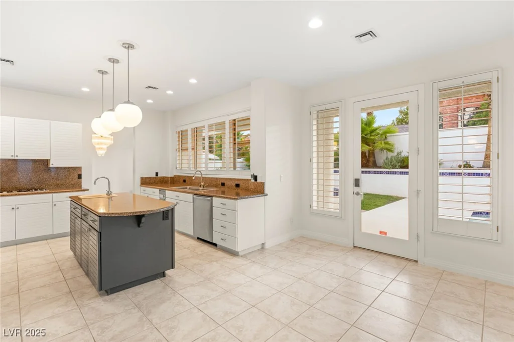 1905 IRON RIDGE, Las Vegas, NV 89117