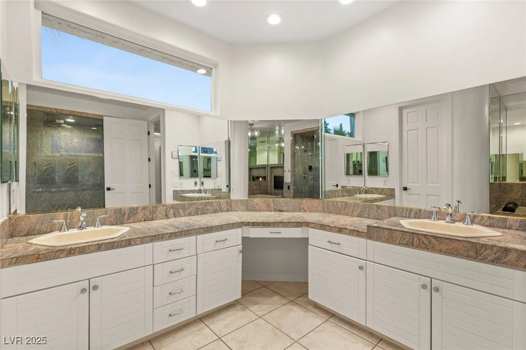 1905 IRON RIDGE, Las Vegas, NV 89117