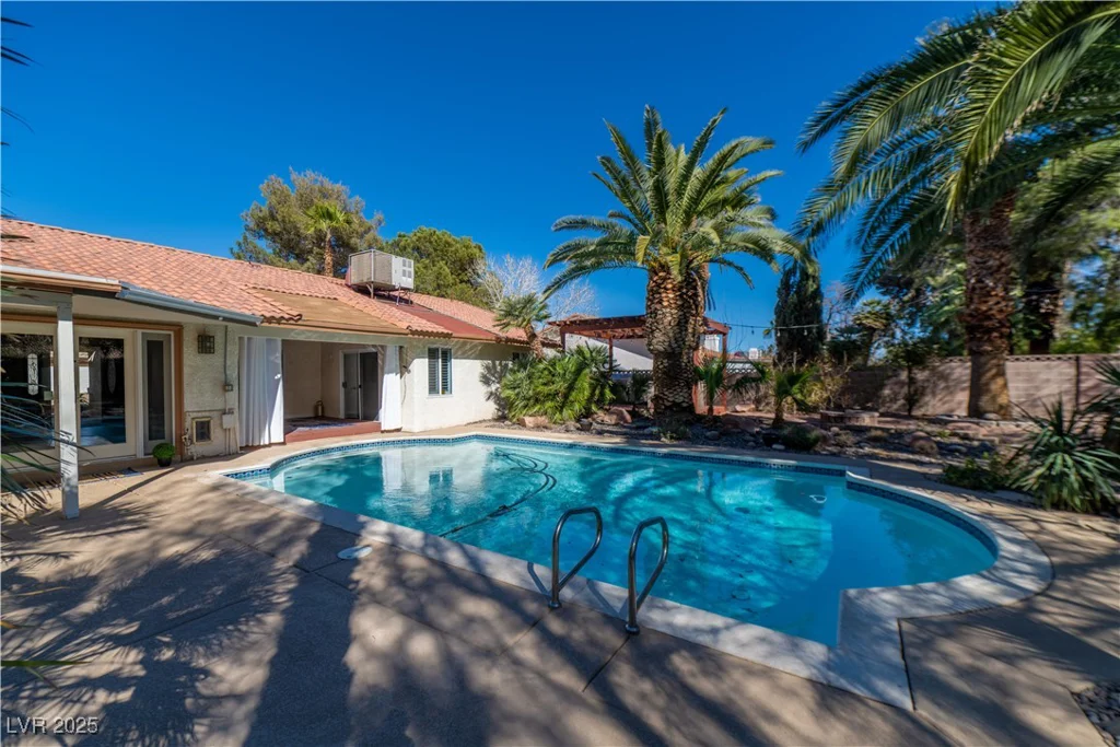 1561 Doran, Las Vegas, NV 89123