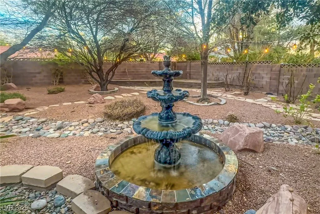 1561 Doran, Las Vegas, NV 89123