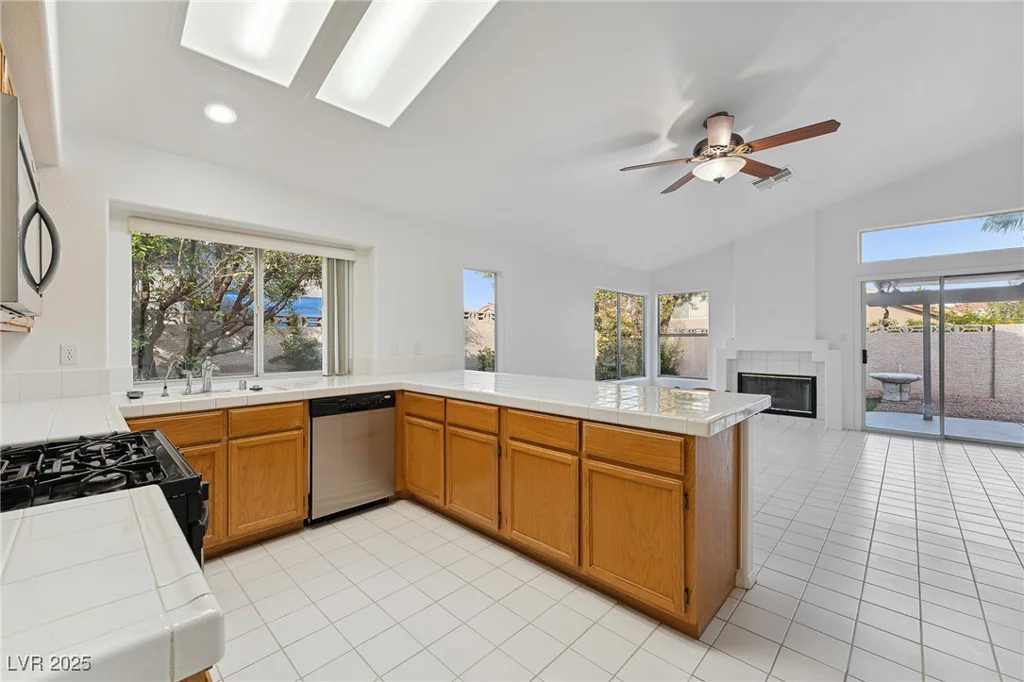 1908 Summit Pointe, Las Vegas, NV 89117