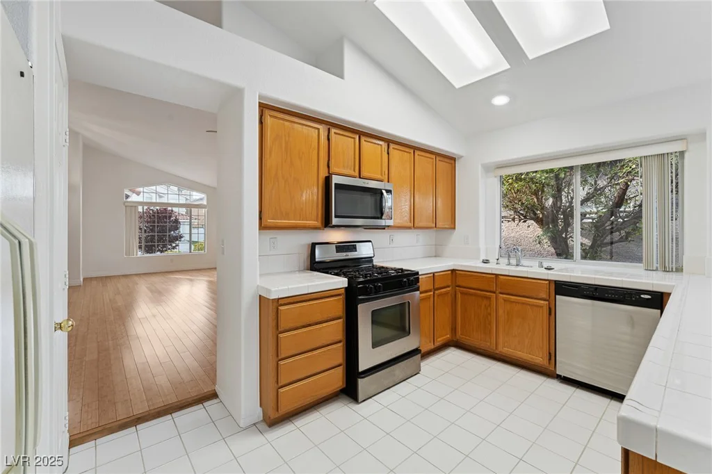 1908 Summit Pointe, Las Vegas, NV 89117