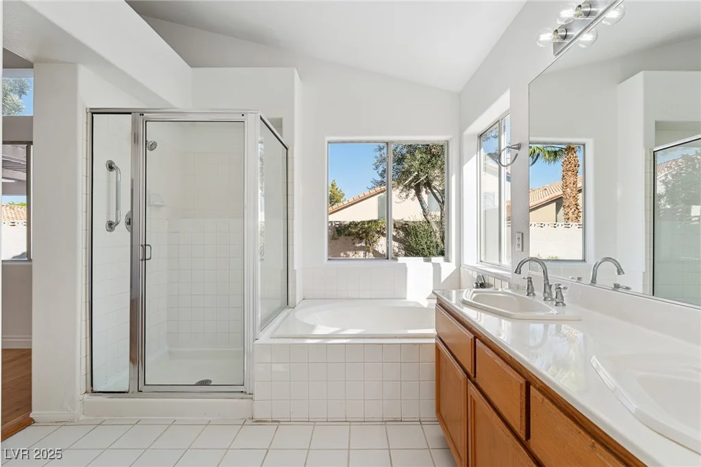 1908 Summit Pointe, Las Vegas, NV 89117