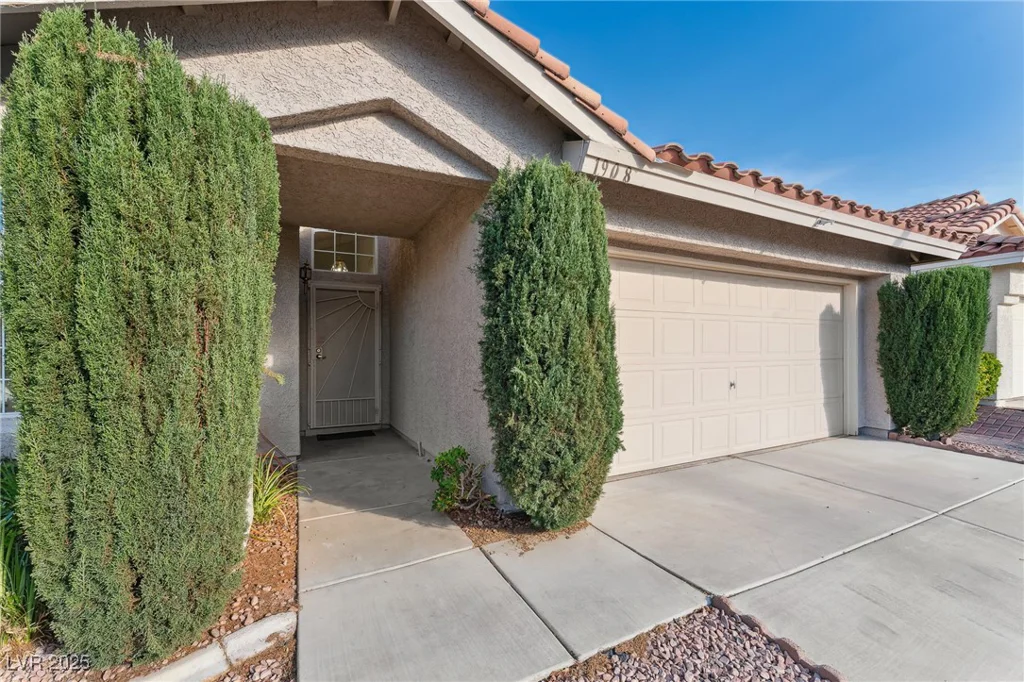 1908 Summit Pointe, Las Vegas, NV 89117