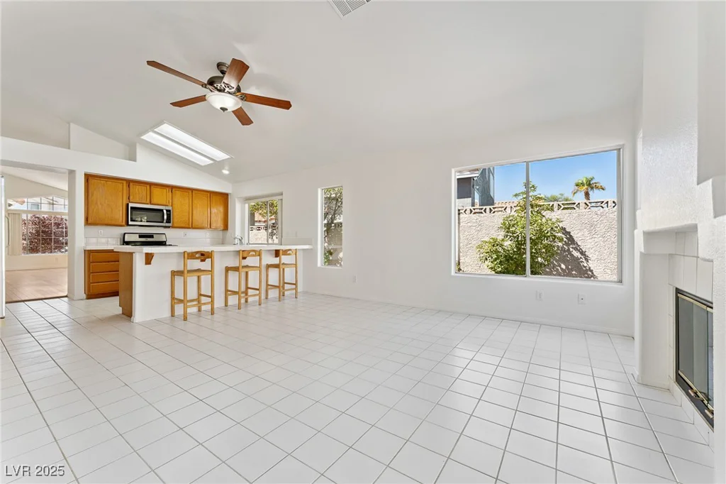 1908 Summit Pointe, Las Vegas, NV 89117