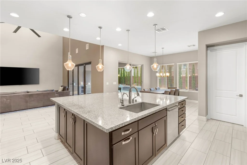 5676 CORONA VISTA, Las Vegas, NV 89135